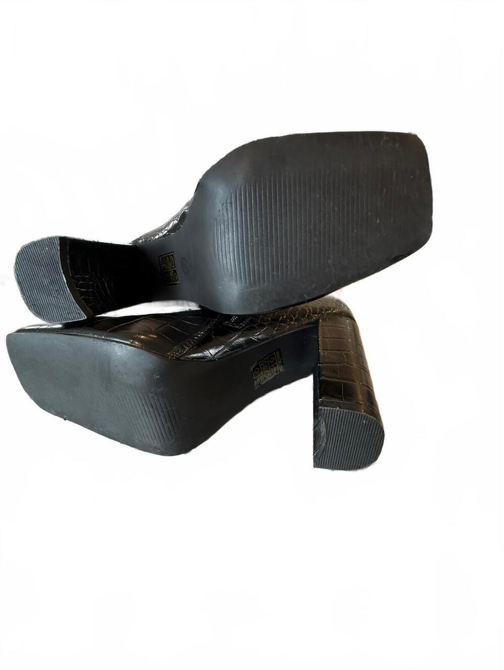 PrettyLittleThing Black Croc-Embossed Mild Calf Block Heel Boots Size 6 - Picture 6 of 6